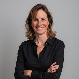 Dr. Amelia Randle 

Woman with shoulder length light brown hair stands against a grey background. She is wearing a black shirt. 